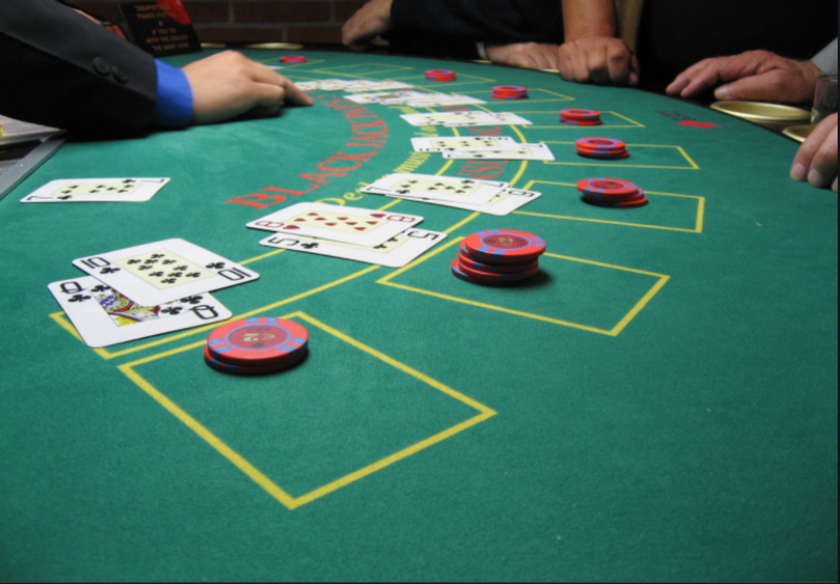 Jogos de Mesa - Roleta e Blackjack